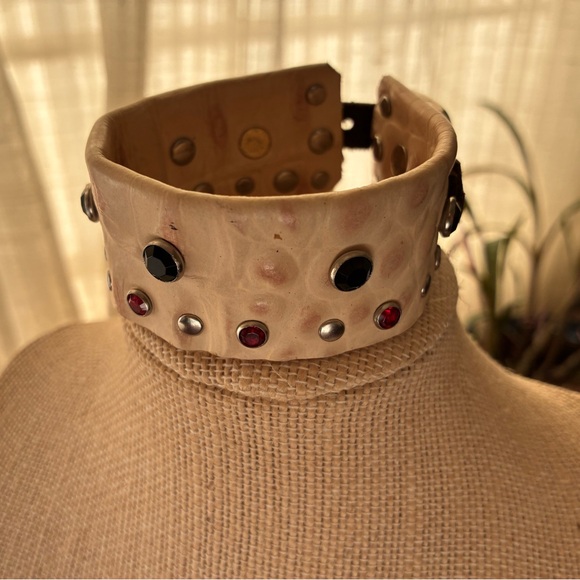 Leather Cuff Bracelet With Buckle Closure - Picture 3 of 3